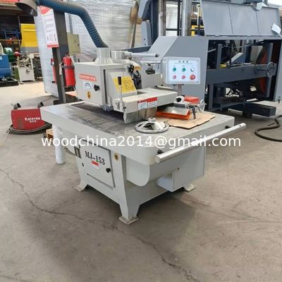 อัตโนมัติด้านล่างใบเดียวตรงสาย Rip Saw Machine สําหรับการตัดไม้