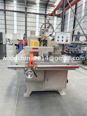 อัตโนมัติด้านล่างใบเดียวตรงสาย Rip Saw Machine สําหรับการตัดไม้