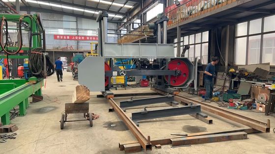 80HP เครื่องยนต์ไดเซลขับเคลื่อนภาระหนัก โรงงานตัดไม้แนวราบสําหรับการแปรรูปไม้