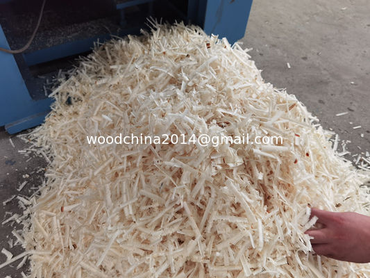 1500kgs / ชั่วโมงสูง ความจุ ไม้หญ้า เครื่องโกนไม้ไม้สําหรับเตียงม้า